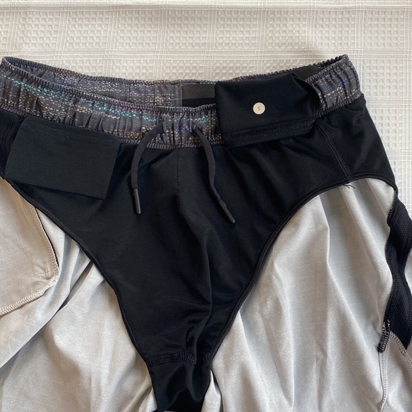 Lululemon Womens Shorts Lined - Picture 6 of 8